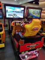 Racing Simulator Game Console - 55" 3D Full-Motion Outrun - Image 3