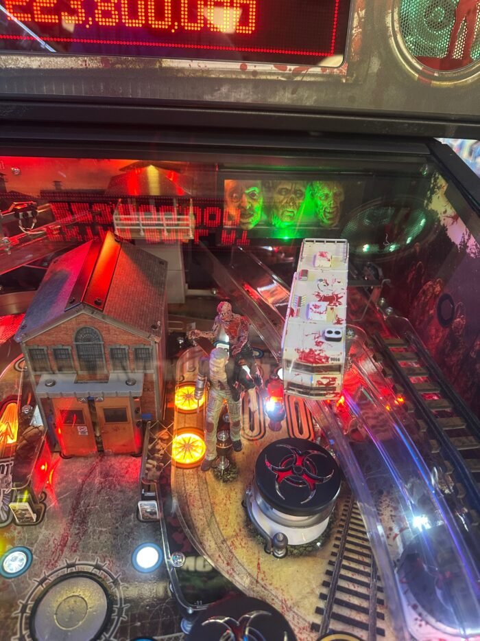 Stern Pinball LOADED The Walking Dead Premium Pinball - Image 9