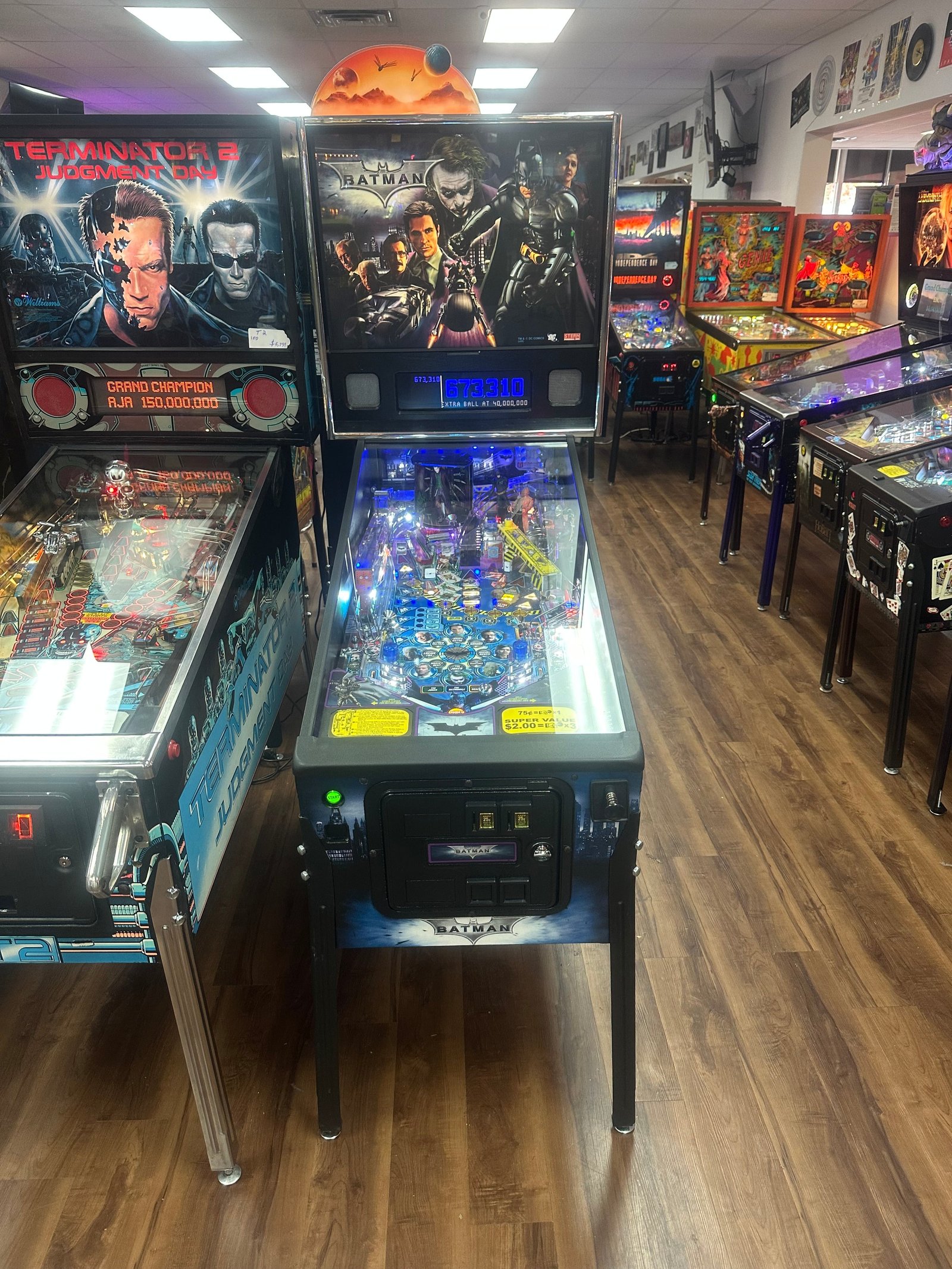 1940658B-F16B-4E2E-805A-9DD08F538BBC Stern Pinball Batman: The Dark Knight Pinball Machine - Image 1