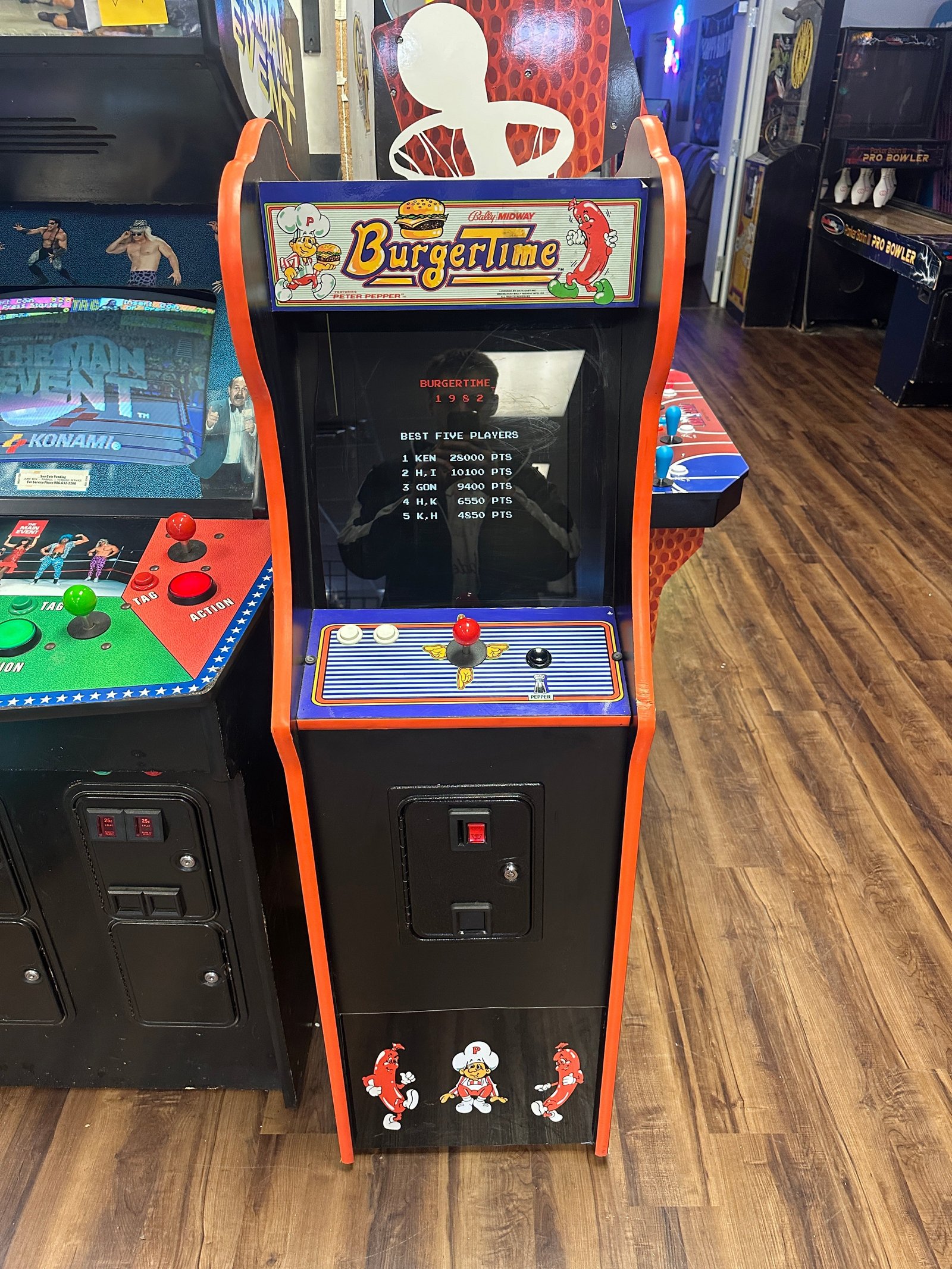 402F1287-4682-40F2-84DB-F107007B125A Bally Midway BurgerTime Classic Mini Cab Arcade Game - Image 1