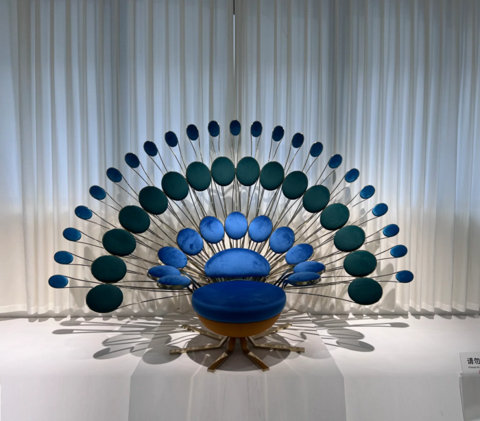 THE PEACOCK CREST THRONE - Image 6
