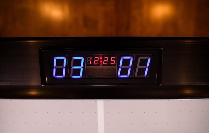 Atomic AH800 8' Air Hockey Table - Image 11