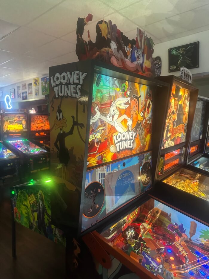 Spooky Pinball Looney Tunes Collectors Edition Pinball Machine - Image 11