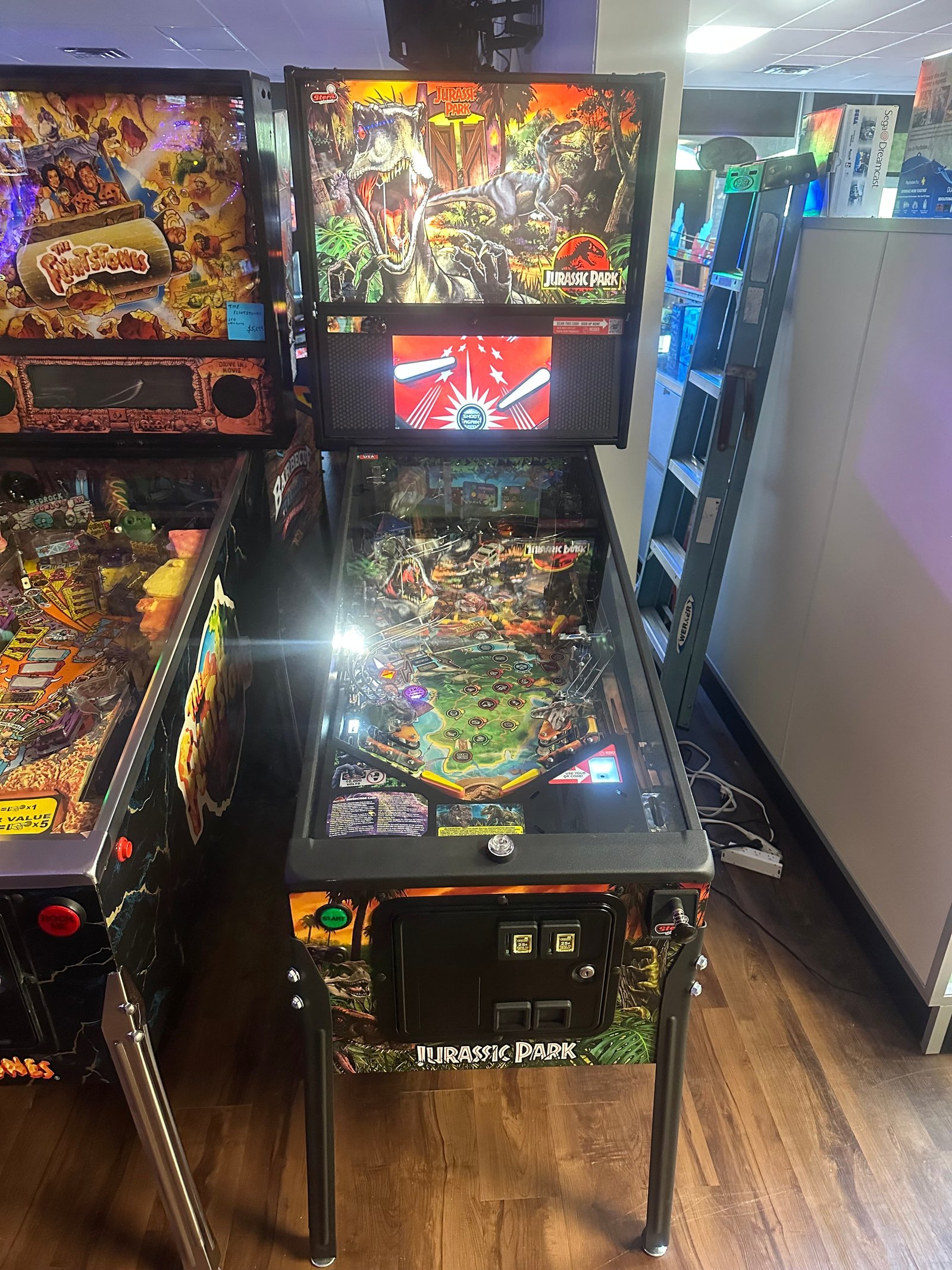 87BAFD5C-073E-40A4-9B04-6665663563ED Stern Pinball Jurassic Park Premium Pinball Machine - Image 1
