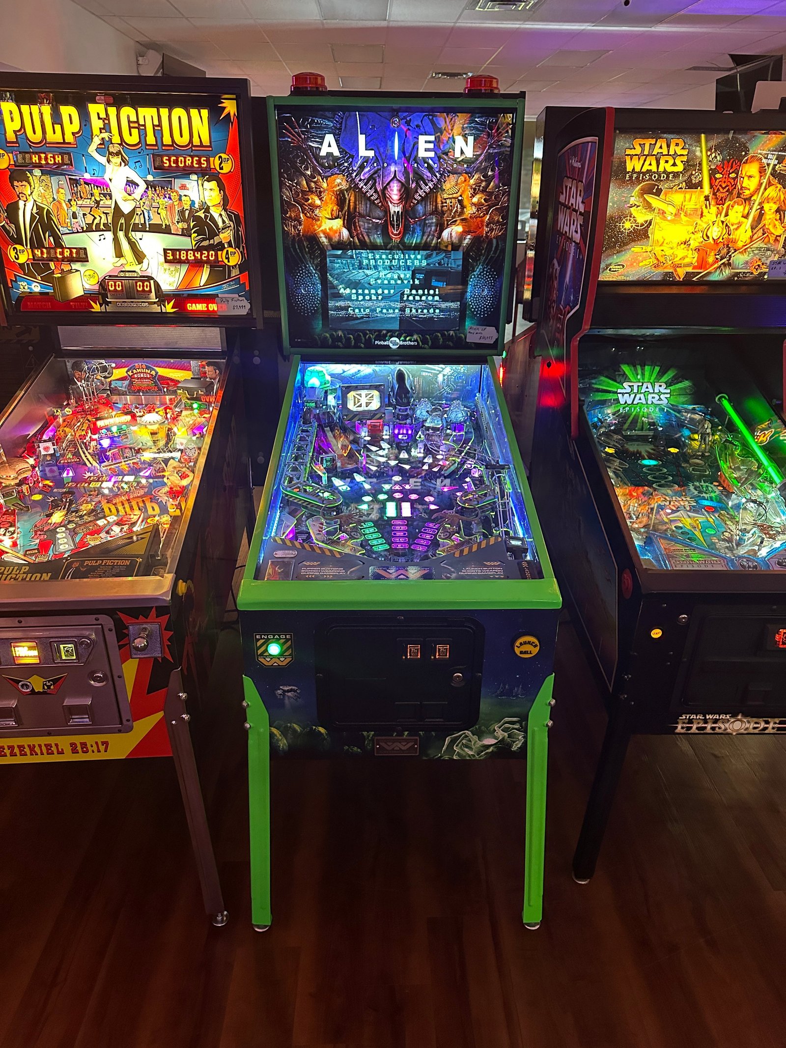 8B8E8FE3-8F9F-41B1-98DD-D5AA4FF5477D Pinball Brothers Alien Limited Version Pinball Machine - Image 1