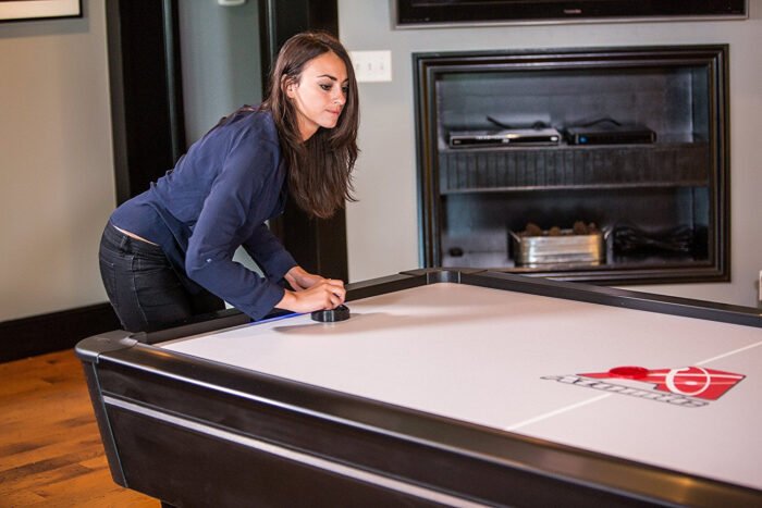 Atomic AH800 8' Air Hockey Table - Image 8
