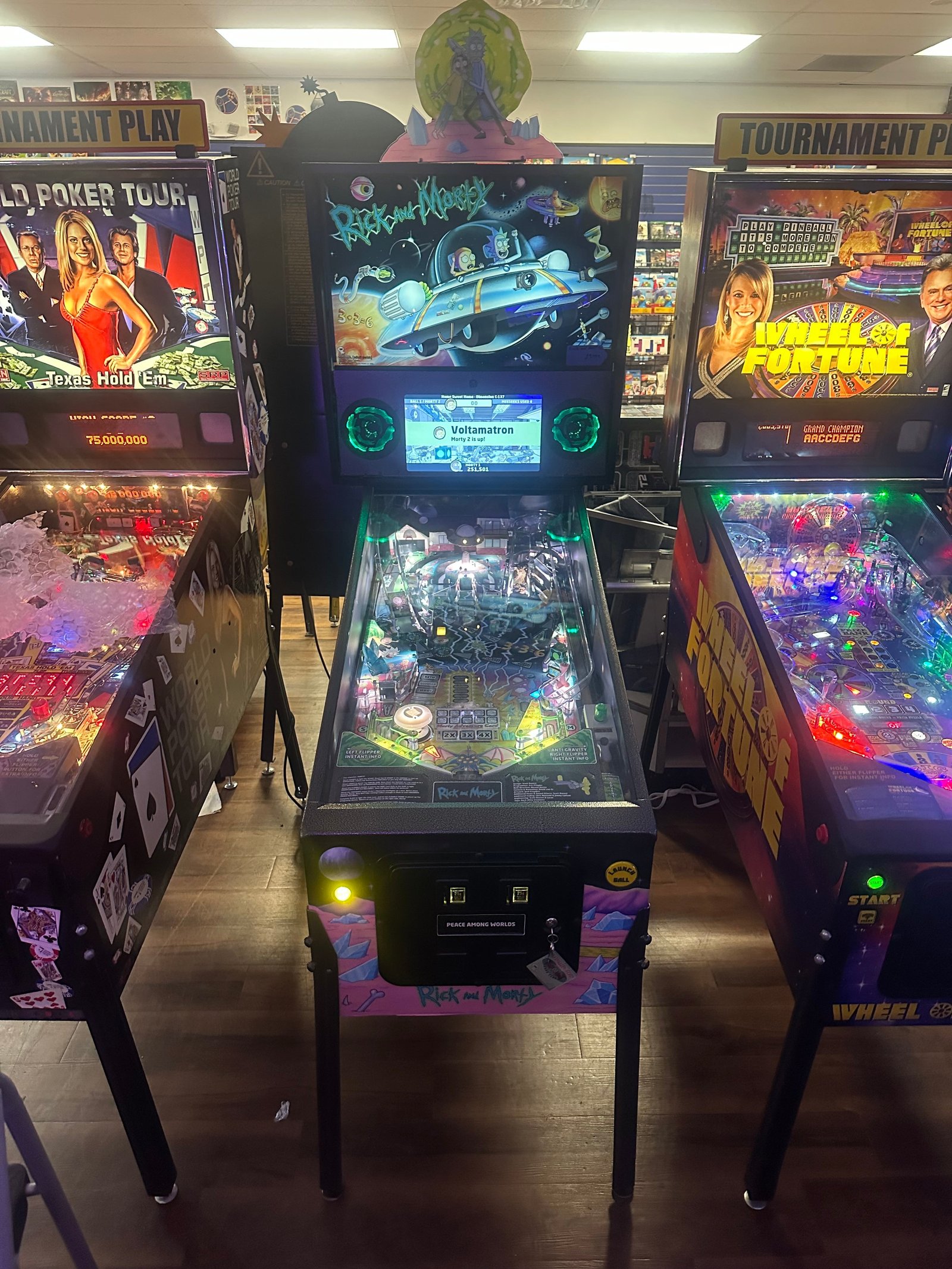 A7EAFC63-5AFD-4656-BC9D-E09F5E37AE5B Spooky Pinball Rick and Morty Standard Pinball Machine - Image 1
