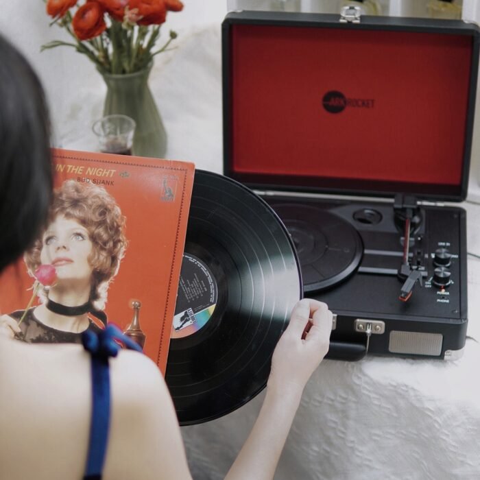 Curiosity III Suitcase Bluetooth Turntable - Black Red - Image 6