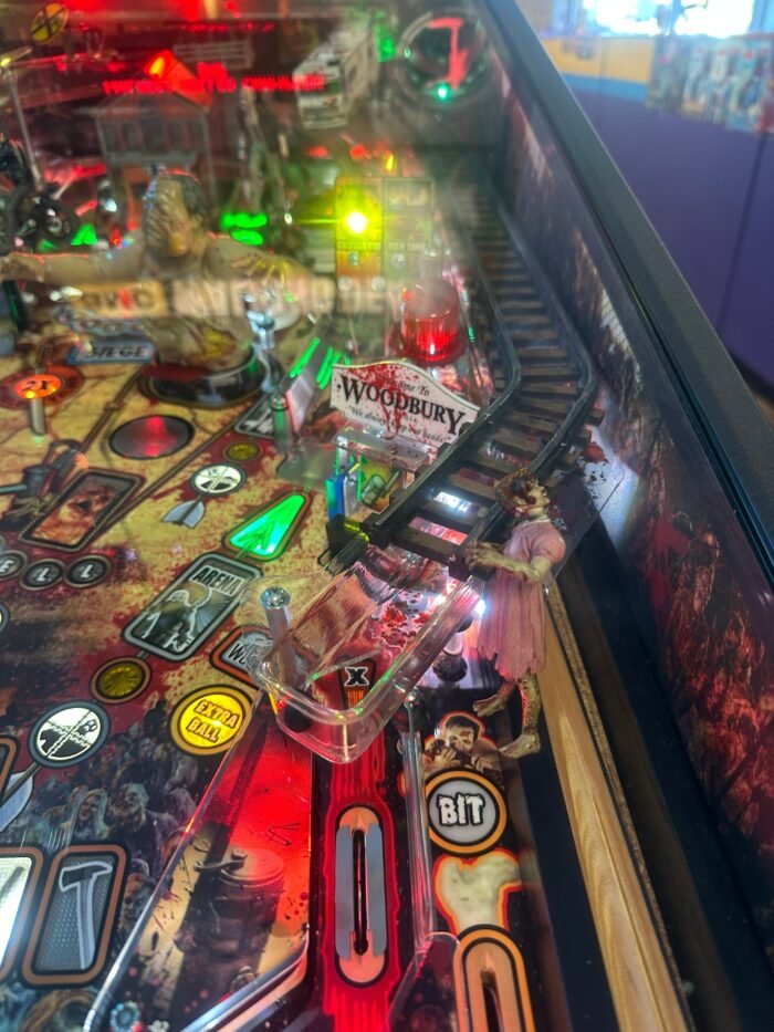 Stern Pinball LOADED The Walking Dead Premium Pinball - Image 4