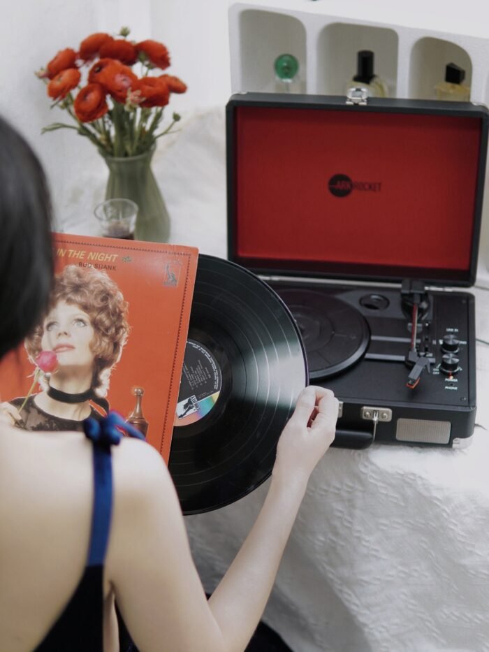 Curiosity III Suitcase Bluetooth Turntable - Black Red - Image 12