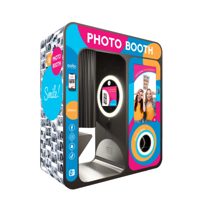 Apple Industries Face Place New Photoma Indoor/Outdoor Photo Booth - Image 2