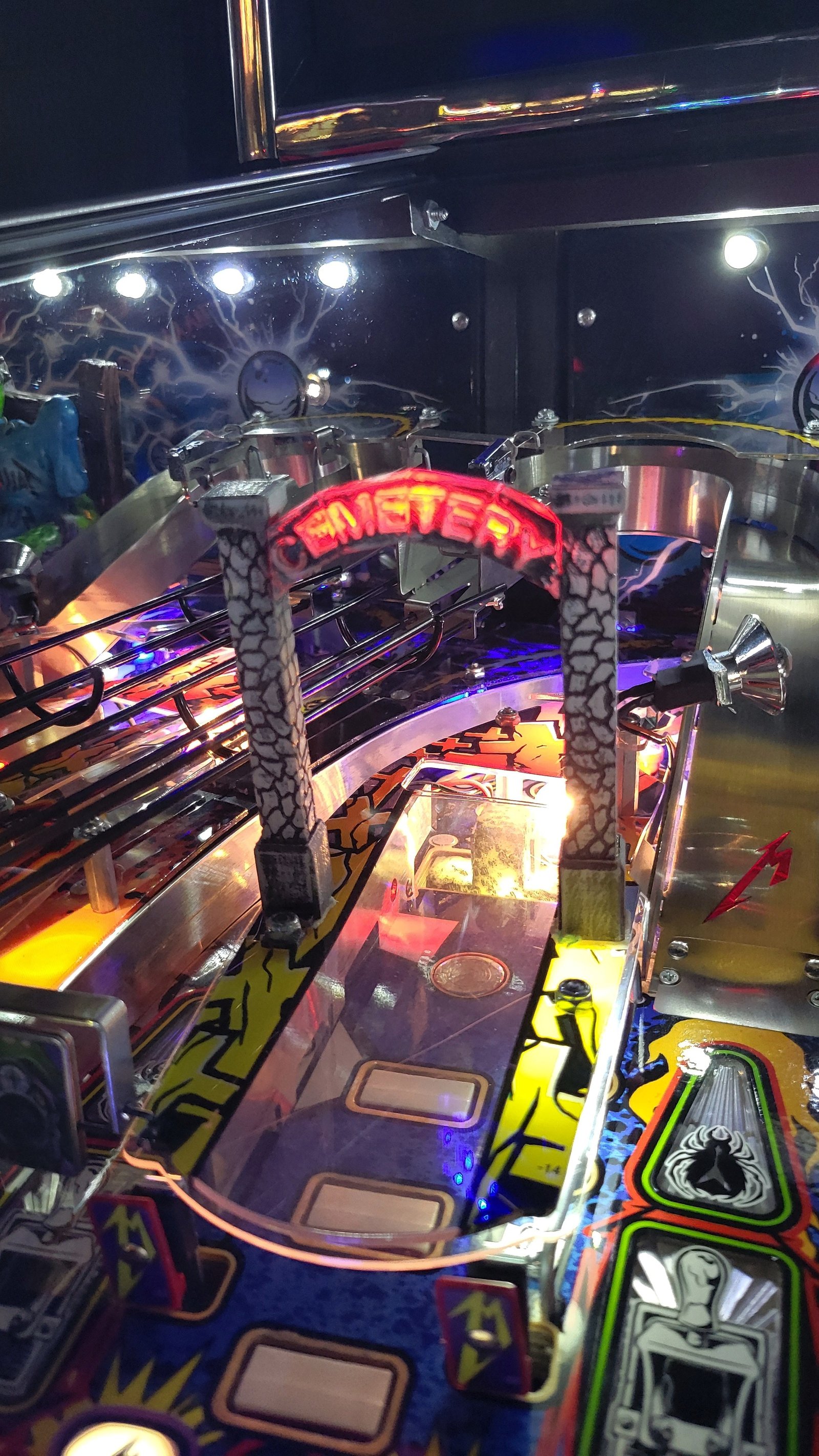 rn-image_picker_lib_temp_d2d960ba-b533-4418-9019-8df22a7dcb05 Stern Metallica LE Pinball - Image 1