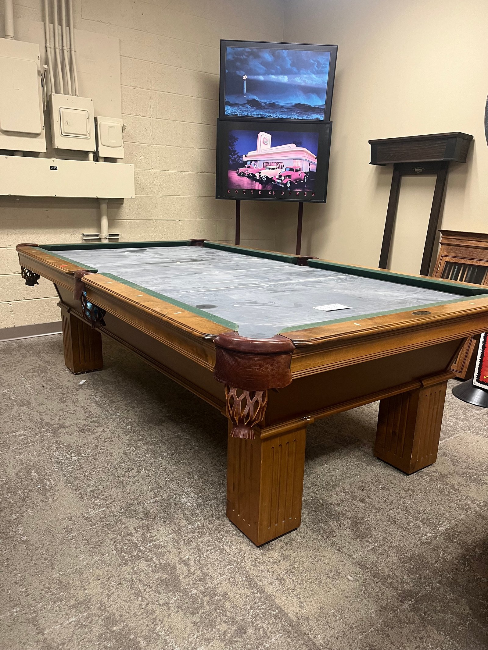 southern_2_53b7eed1-0ac7-454d-9f40-29f9f963e238 Pre-Owned 8' Pro Olhausen Southern Pool Table - Image 1